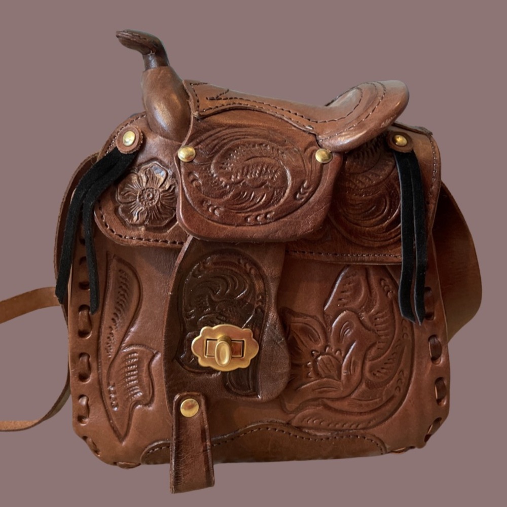 Saddle purse. Never used. Made in 🇲🇽